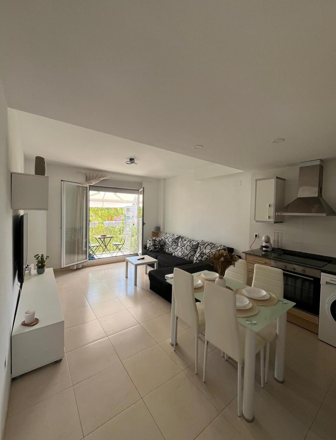 Apartment Turisblo 4 *